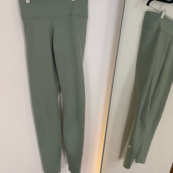 Green fleece Nike leggings size S great condition - Picture 10 of 11